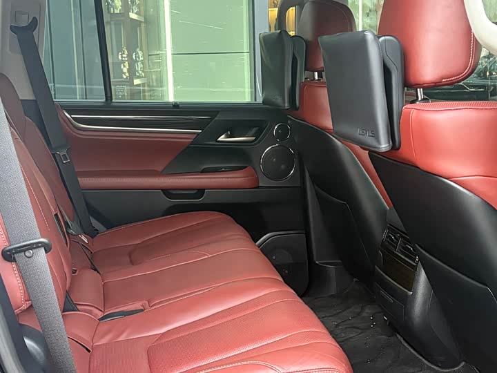 Фото 7 - Lexus LX