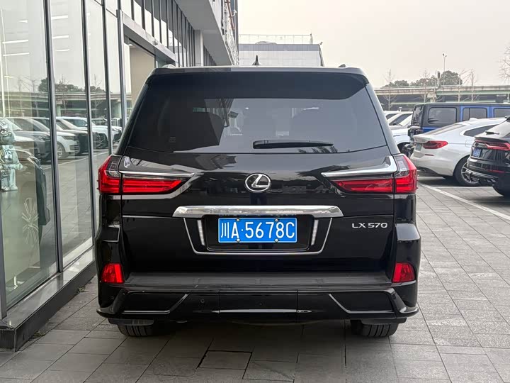 Фото 8 - Lexus LX