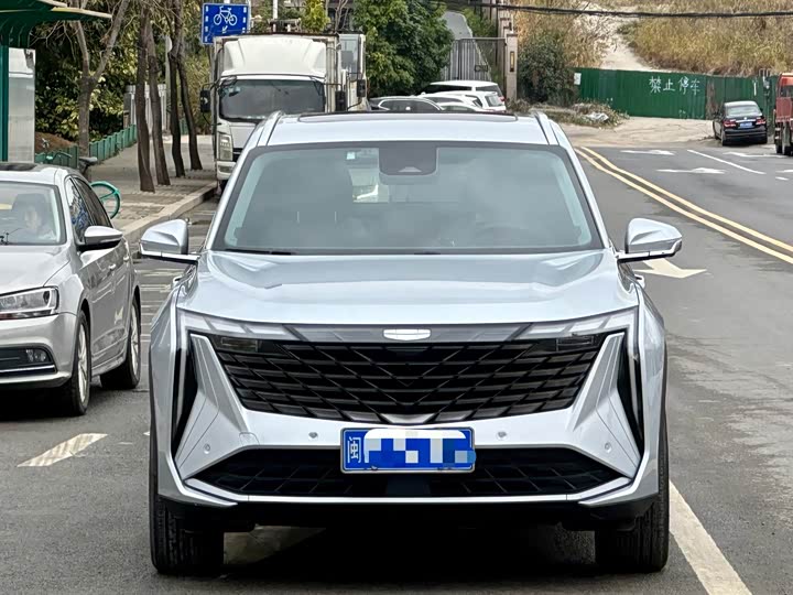 Фото 2 - Geely Atlas L