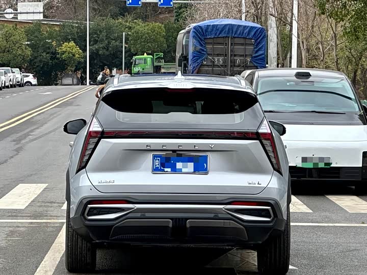 Фото 4 - Geely Atlas L