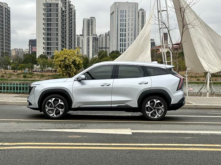 Фото 5 - Geely Atlas L