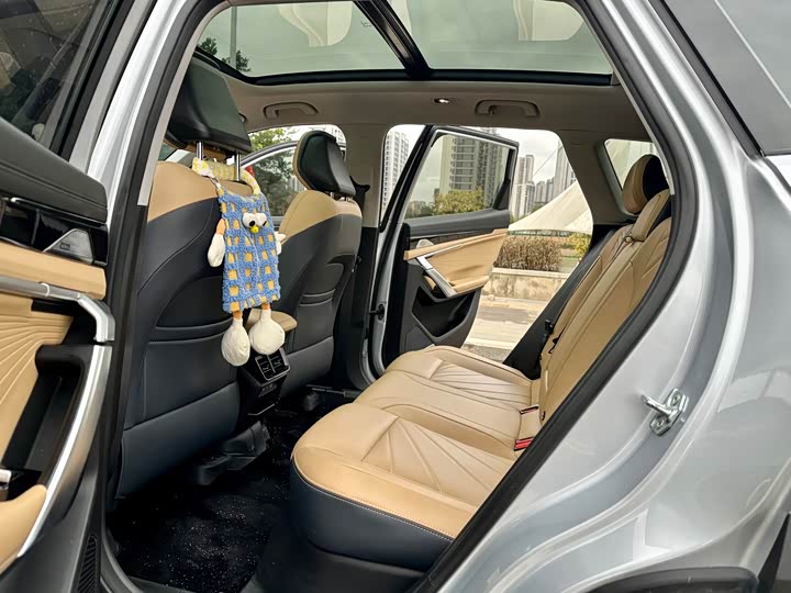 Фото 7 - Geely Atlas L