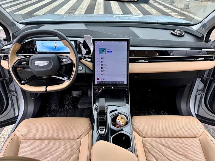 Фото 8 - Geely Atlas L