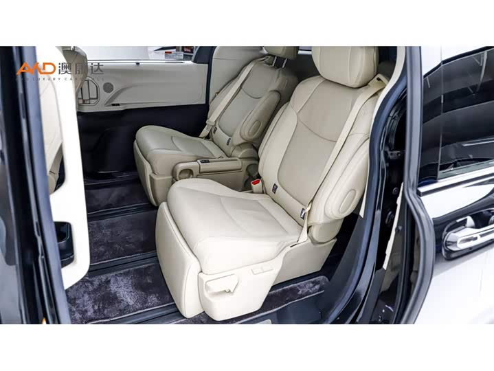 Фото 7 - Toyota Sienna