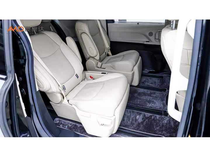 Фото 8 - Toyota Sienna