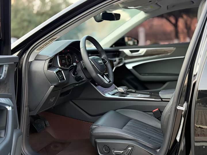 Фото 5 - Audi A6L