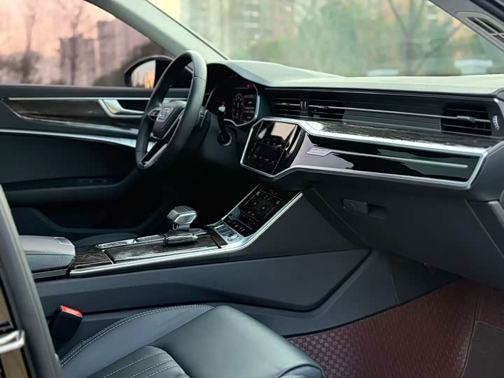 Фото 9 - Audi A6L