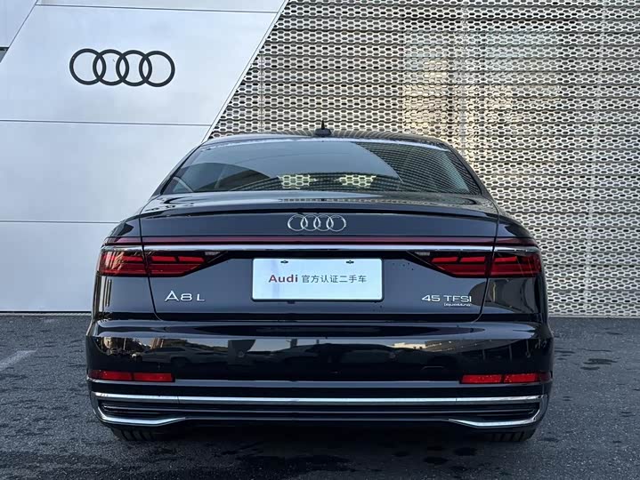 Фото 5 - Audi A8