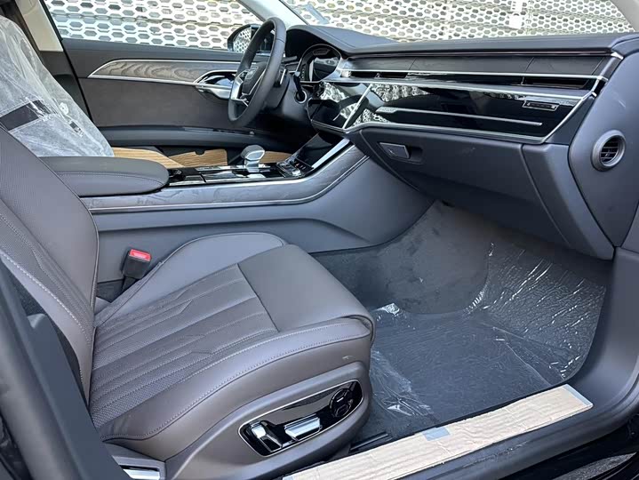 Фото 9 - Audi A8