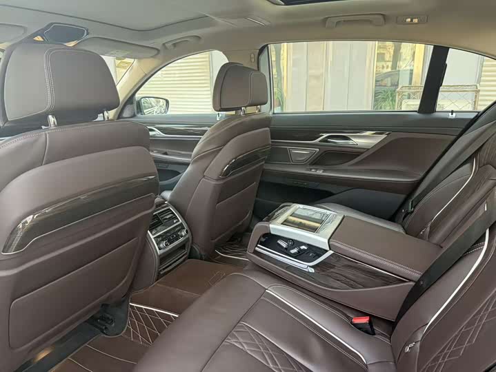 Фото 7 - BMW 7 Series