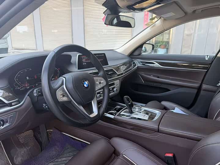 Фото 8 - BMW 7 Series