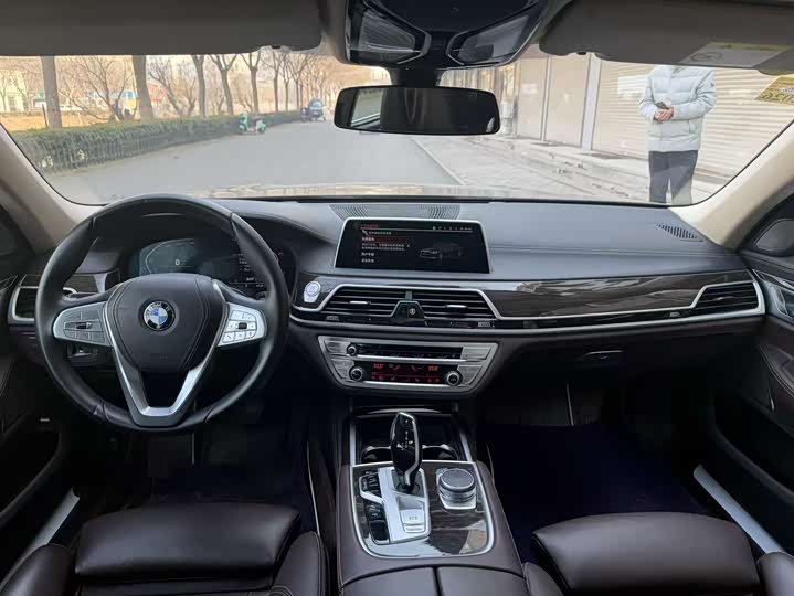 Фото 9 - BMW 7 Series
