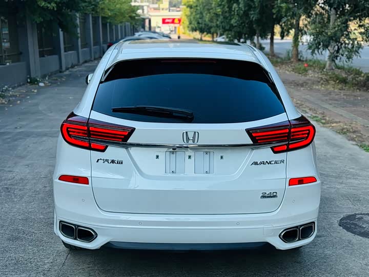 Фото 5 - Honda Avancier