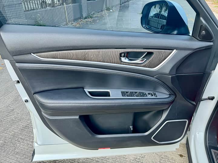 Фото 7 - Honda Avancier