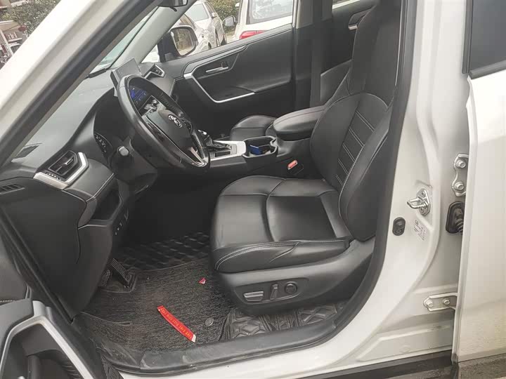 Фото 8 - Toyota Wildlander