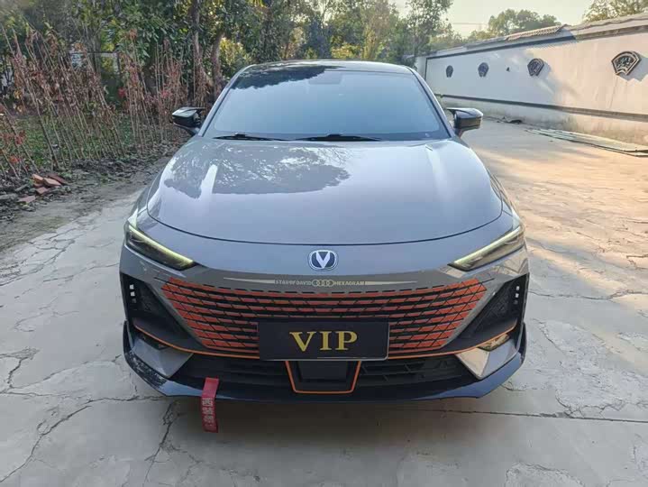 Фото 1 - Changan UNI-V