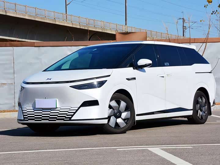 Фото 1 - XPeng X9