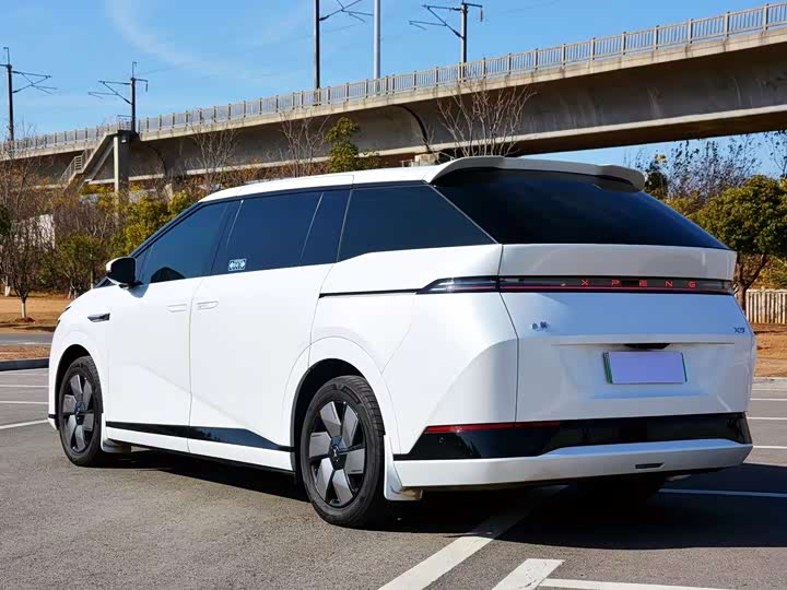 Фото 9 - XPeng X9