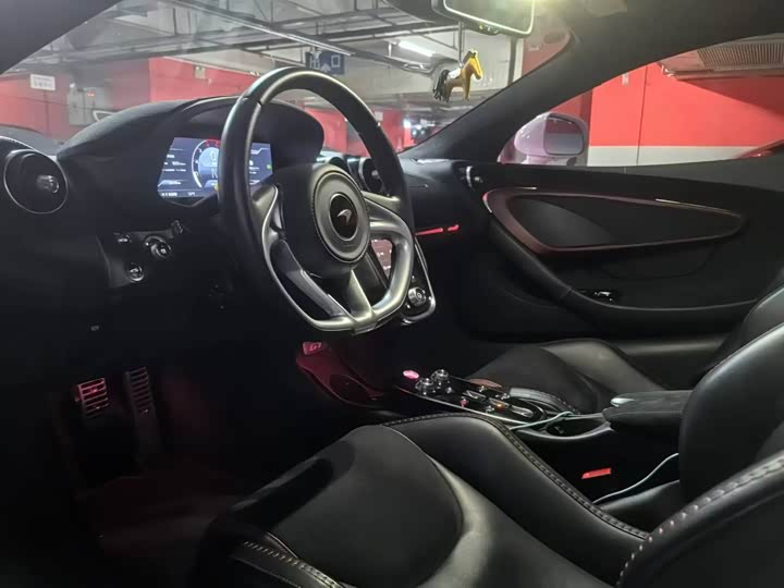 Фото 3 - McLaren GT