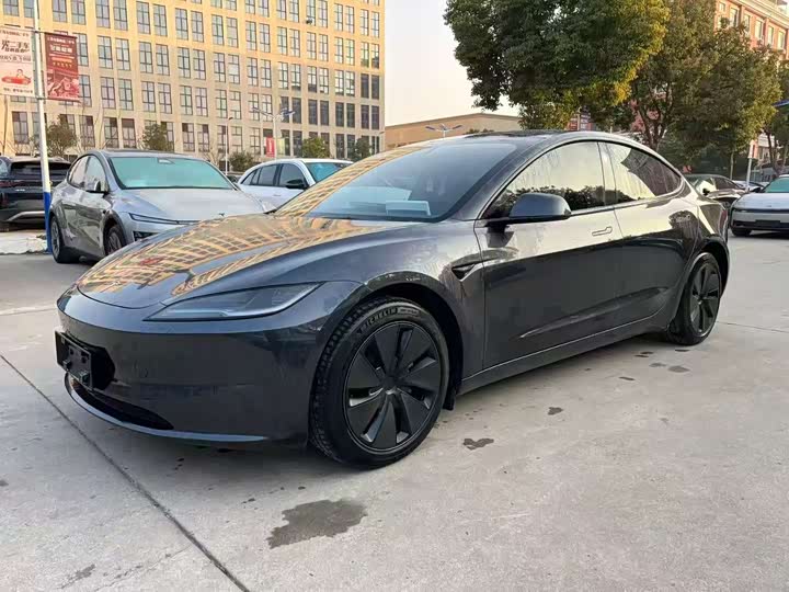 Фото 2 - Tesla Model 3