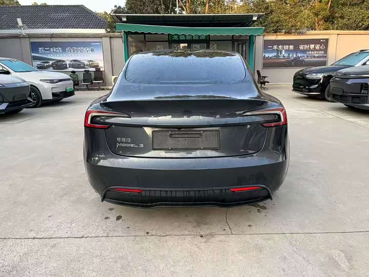 Фото 4 - Tesla Model 3
