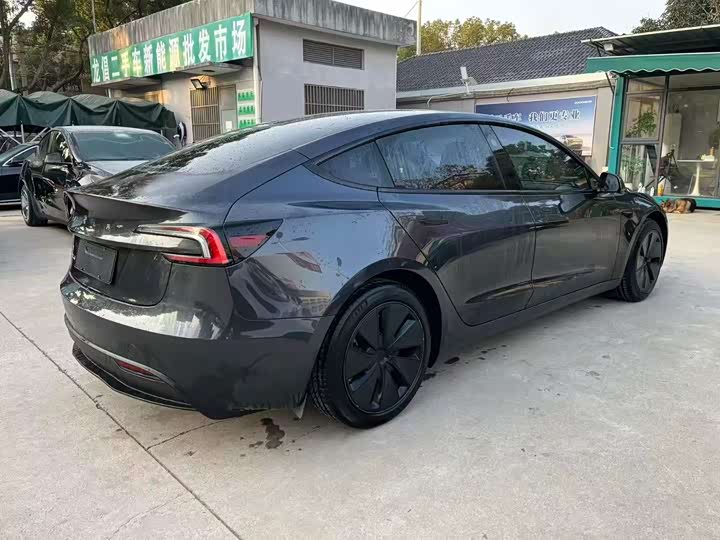 Фото 6 - Tesla Model 3