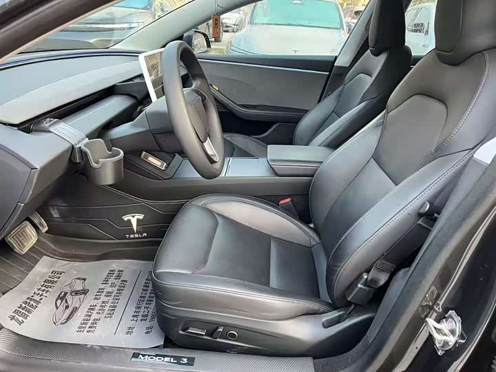 Фото 9 - Tesla Model 3