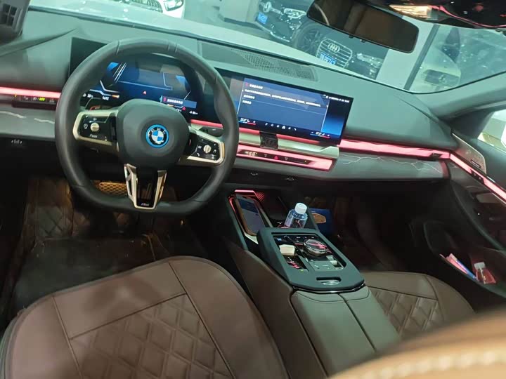 Фото 3 - BMW i5