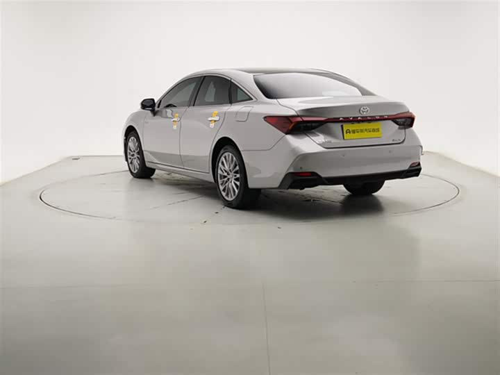 Фото 6 - Toyota Avalon