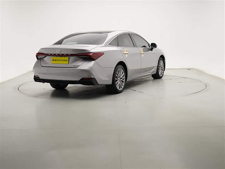 Фото 8 - Toyota Avalon