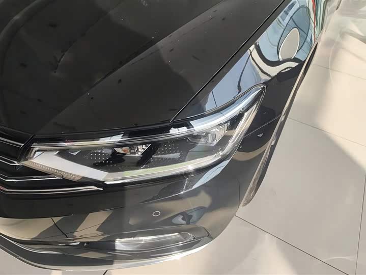 Фото 5 - Volkswagen Magotan