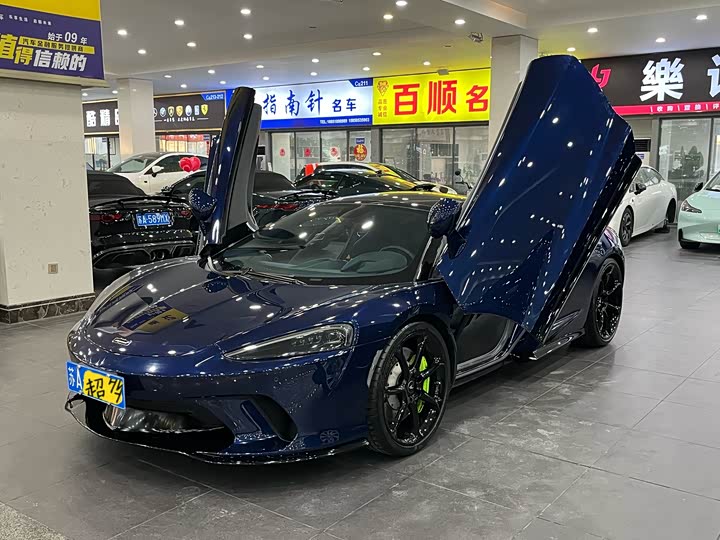 Фото 1 - McLaren GT