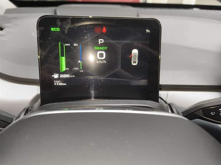 Фото 4 - Geely Geometry A