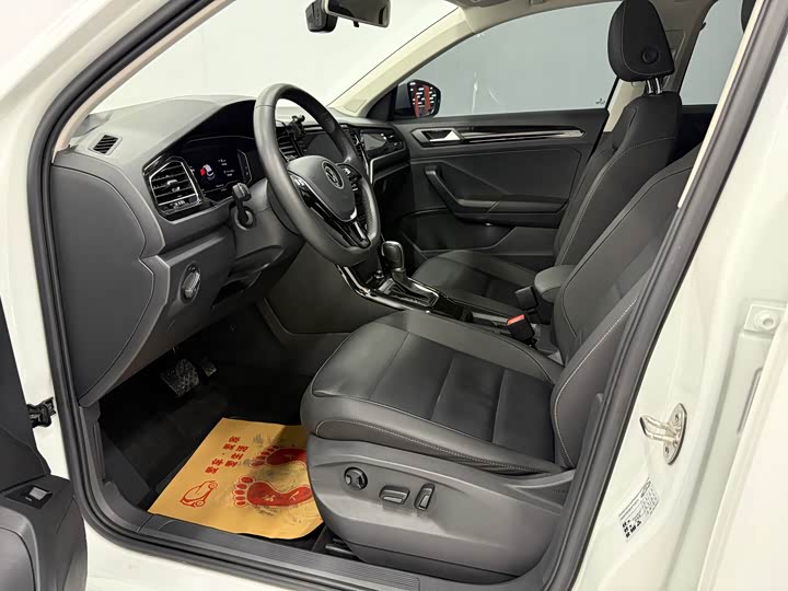 Фото 9 - Volkswagen T-Roc