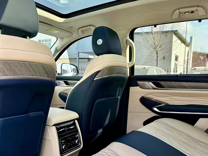 Фото 9 - Tank 500 Hybrid