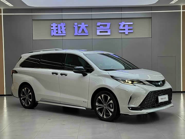 Фото 3 - Toyota Granvia