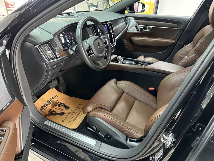 Фото 4 - Volvo S90