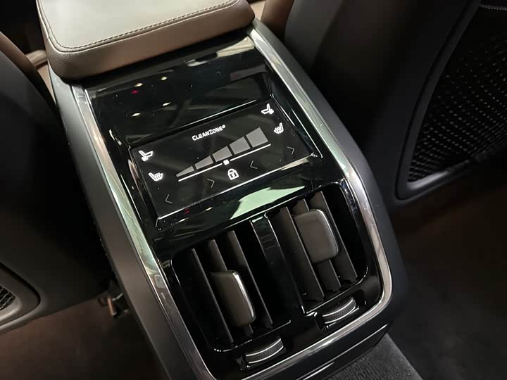 Фото 8 - Volvo S90