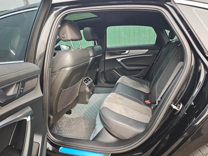 Фото 4 - Audi A6L