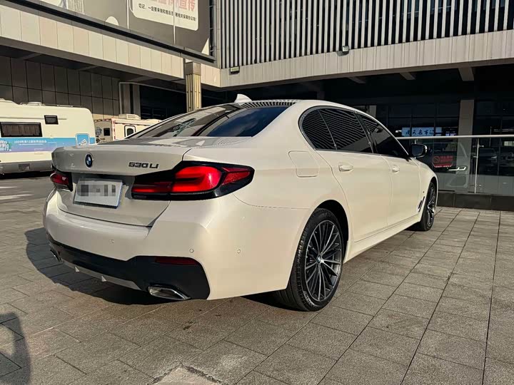 Фото 9 - BMW 5 Series