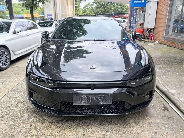 Фото 2 - Zeekr 001