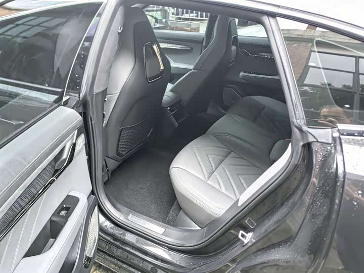 Фото 6 - Zeekr 001