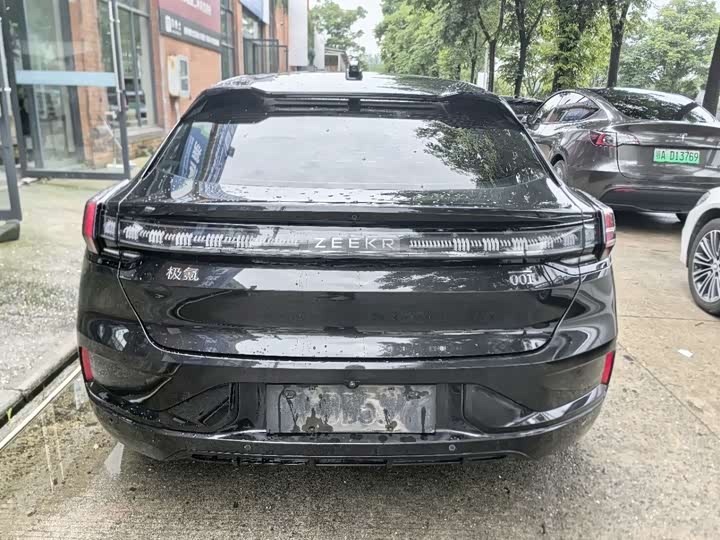 Фото 7 - Zeekr 001