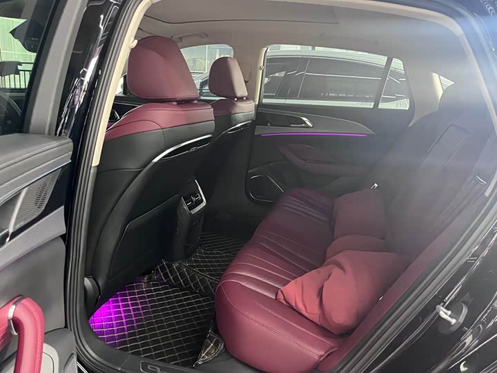 Фото 8 - Hongqi H5