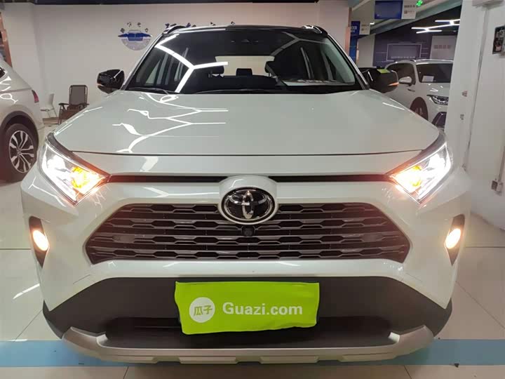 Фото 3 - Toyota RAV4