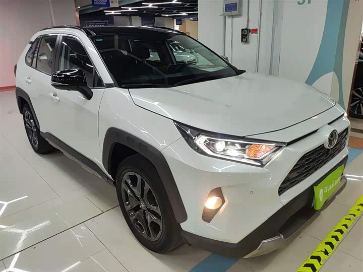 Фото 4 - Toyota RAV4