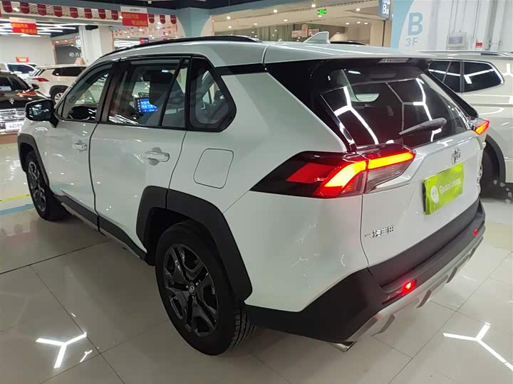 Фото 5 - Toyota RAV4