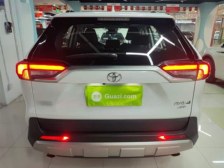 Фото 6 - Toyota RAV4