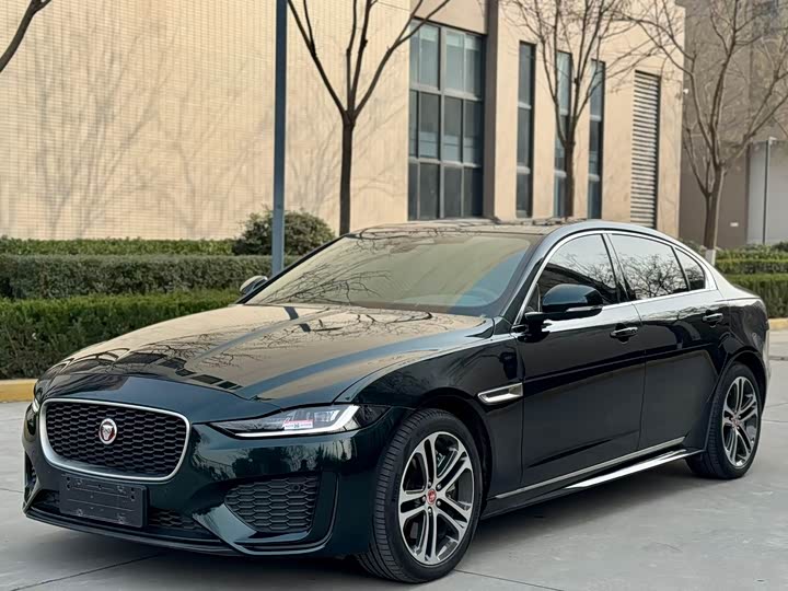 Фото 2 - Jaguar XE L