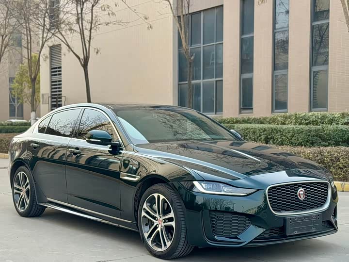 Фото 4 - Jaguar XE L